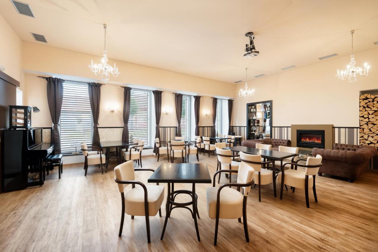 Wine & Wellness Hotel Besedni Dum Valtice Kültér fotó