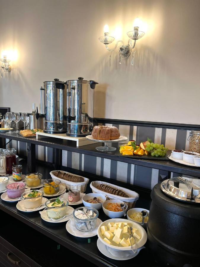 Wine & Wellness Hotel Besedni Dum Valtice Kültér fotó