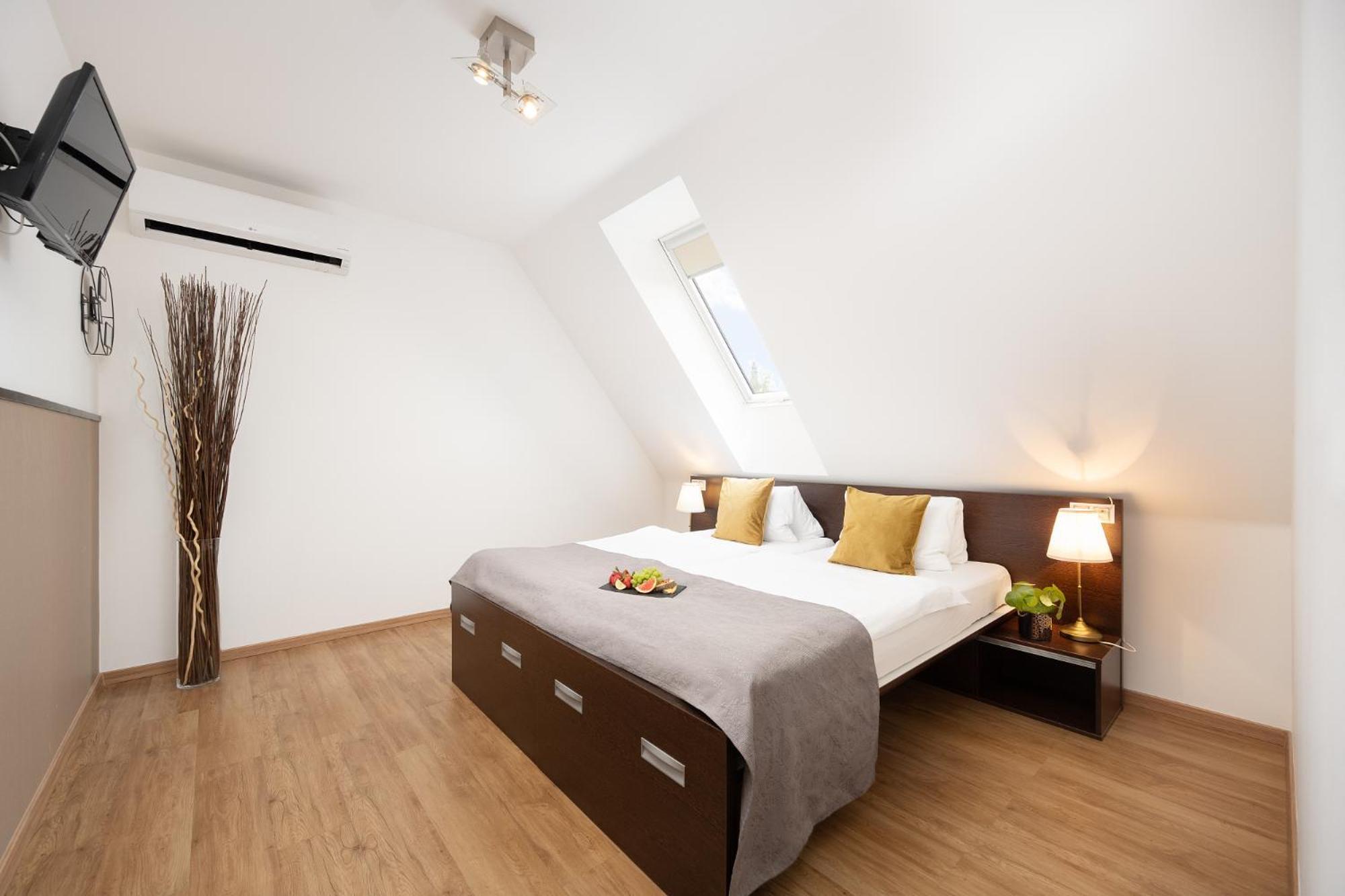Wine & Wellness Hotel Besedni Dum Valtice Kültér fotó